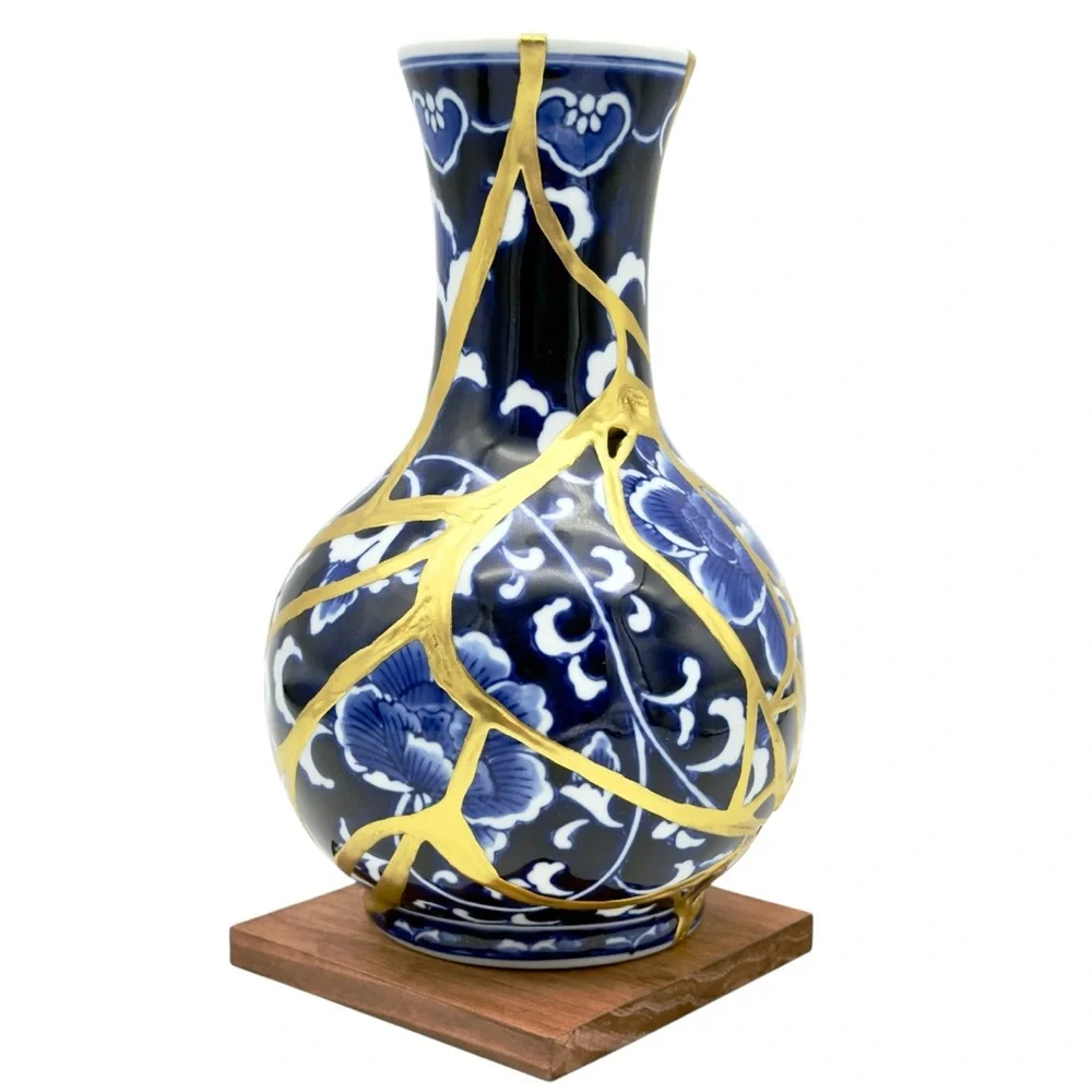 Kintsugi Vase Chinese Porcelain Gold Crack Art Personal Growth Anniversary Gift